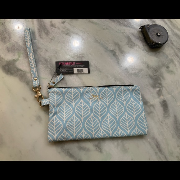 kate spade Handbags - Kate Spade Scout Wristlet